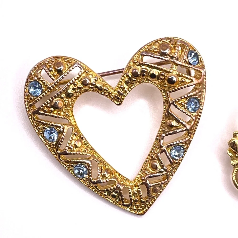 Vintage 1928 Brand & Unsigned Gold Tone Heart Pins Brooches - 2